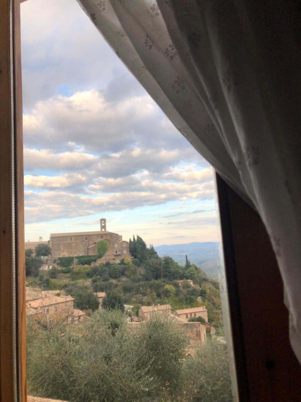 A Tuscan View Hotel Montalcino Exterior photo